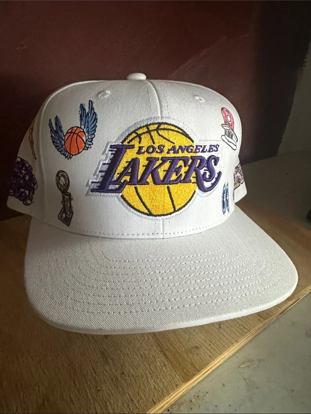 Los Ángeles Lakers LA nba basketball snapback hat doodle showtime white cap